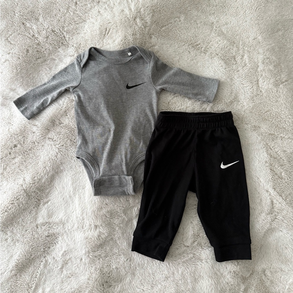 Like New - Infant Nike Outfit